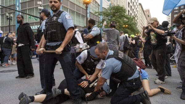 Chicago Teens Shot, One Dead Amid Downtown Riot as Trump Claims Locals Are “Calling for Help” download 20