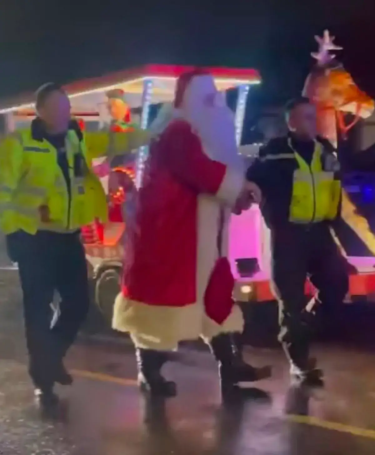 Holiday Arrest in Haifa: Man Dressed as Santa Detained During Christmas Celebration 0 Image