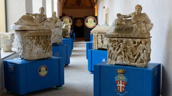 Italy Cracks Down on Tomb Raiders, Seizes 10,000 Archaeological Treasures L7HDMOPPGNML5JG25VX2RILCSE