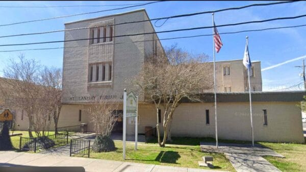 Jail Break in Louisiana: Escape from Crumbling Wall Sparks Massive Manhunt Screenshot 3