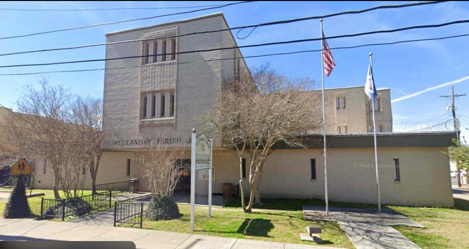 Jail Break in Louisiana: Escape from Crumbling Wall Sparks Massive Manhunt Screenshot 3