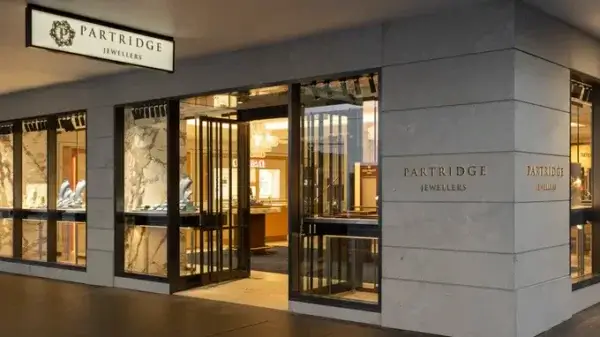 Man Swallows Rare Fabergé Pendant in Daring Heist — Police Bide Their Time download 2