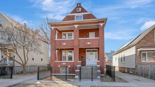 Woman, 27, Shot Dead in Early-Morning Domestic Disturbance on Chicago’s East Side — Man Arrested genMid.12510747 0