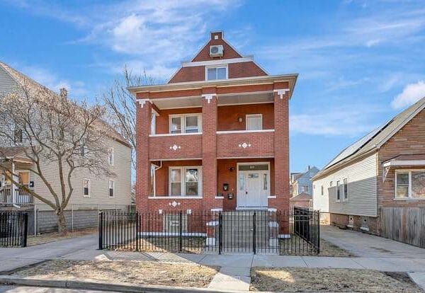 Woman, 27, Shot Dead in Early-Morning Domestic Disturbance on Chicago’s East Side — Man Arrested genMid.12510747 0